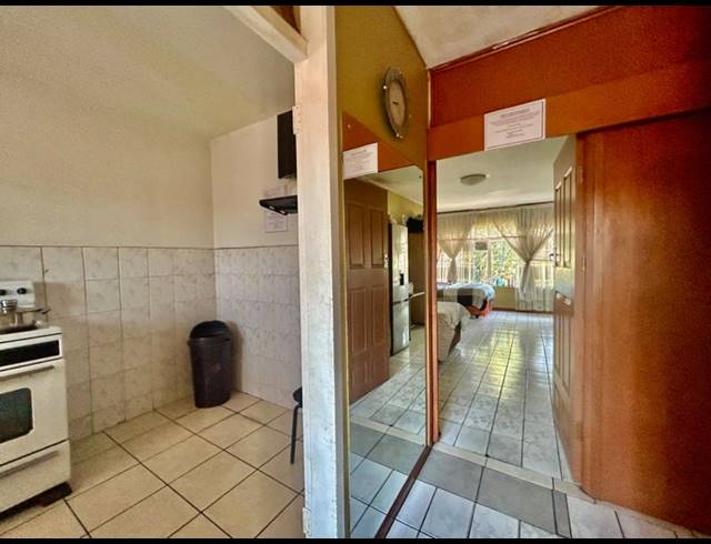 2 BEDROOM APARTMENT FOR SALE IN VANDERBIJLPARK CW 3